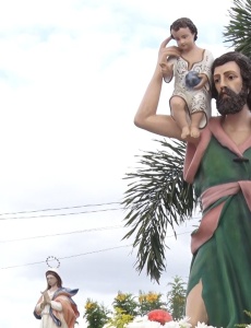 Fiéis de São Cristóvão promovem a tradicional carreata pelas ruas de Pará de Minas