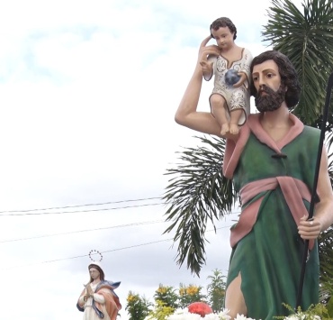 Fiéis de São Cristóvão promovem a tradicional carreata pelas ruas de Pará de Minas