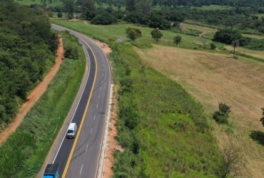 Concessionária entrega obras de terceiras faixas em rodovia de Itaúna