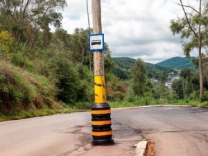 Cemig Implanta Defensas em Postes para Reduzir Impactos de Colisões